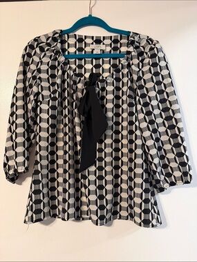 LOFT Black & White Geometric Tie-Neck Blouse with Bow size Small 3/4 sleeve top